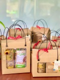 Set quà 20/11 từ Granola và xoài sấy 2